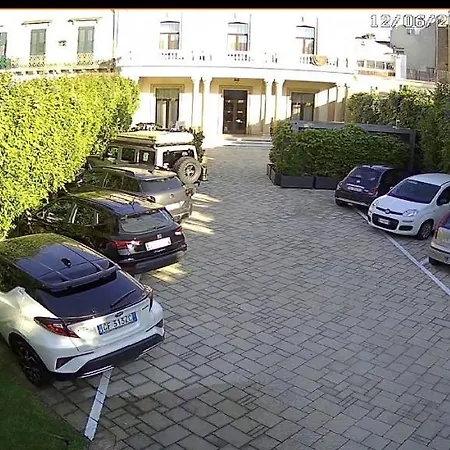 Panzió Dimora Charleston Parcheggio Privato In Loco Gratis Lecce