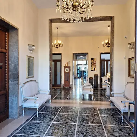 Panzió Dimora Charleston Parcheggio Privato In Loco Gratis Lecce