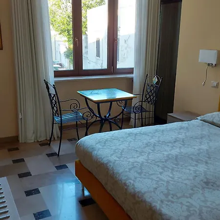 Dimora Charleston Parcheggio Privato In Loco Gratis Bed & Breakfast 2*