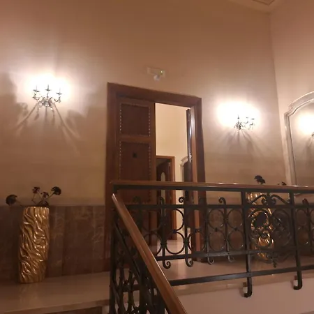 فندق مبيت وإفطار Dimora Charleston Parcheggio Privato In Loco Gratis 4*