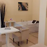 Dimora Charleston Parcheggio Privato In Loco Gratis לינה וארוחת בוקר לצ'ה
