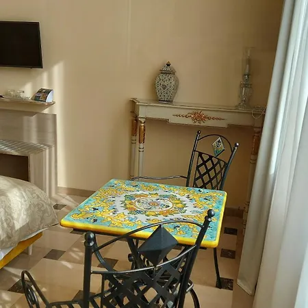 Dimora Charleston Parcheggio Privato In Loco Gratis Frühstückspension Lecce