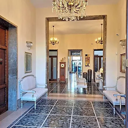 Bed & Breakfast Dimora Charleston Parcheggio Privato In Loco Gratis Lecce